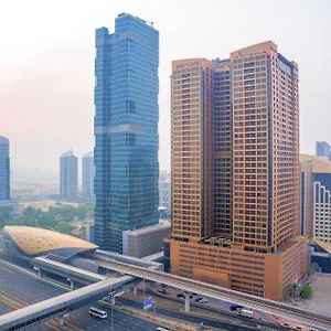 Отель Mercure Barsha Heights And ****